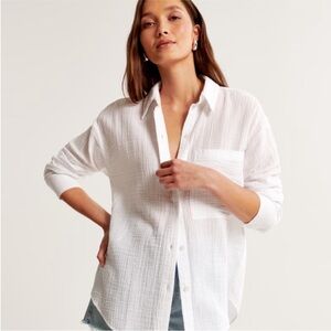 Abercrombie and Fitch White Crinkle oversize Button-Up Shirt, size XS